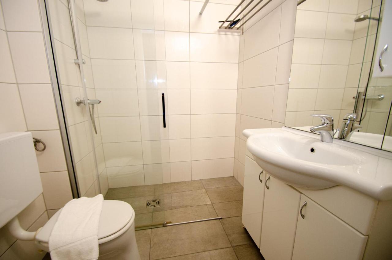 Low Budget Apartment Kitz 10 Капрун Екстериор снимка